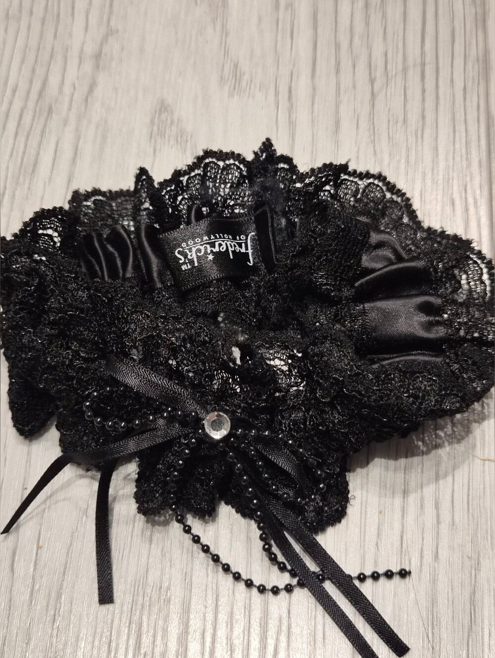 Frederick's of Hollywood Black Lace Beaded Hair Accessory